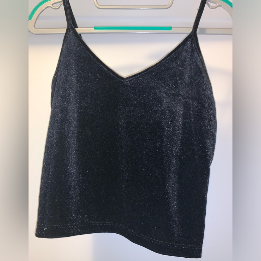 Black tank crop top